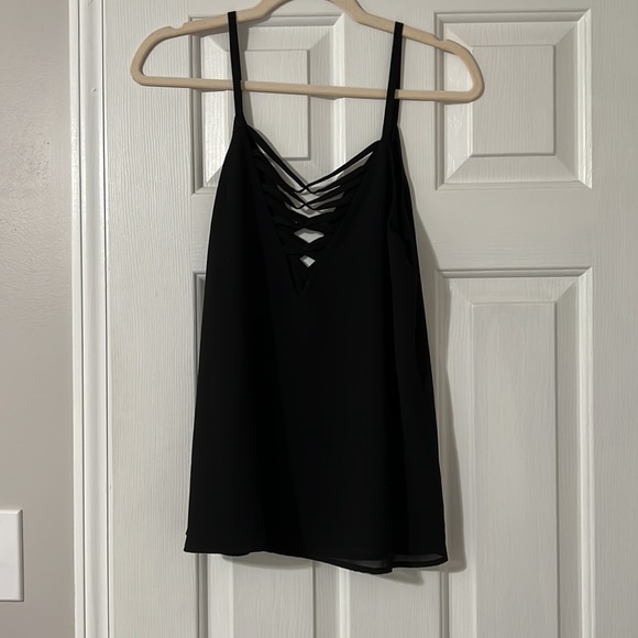 Black tank top - Picture 2 of 3